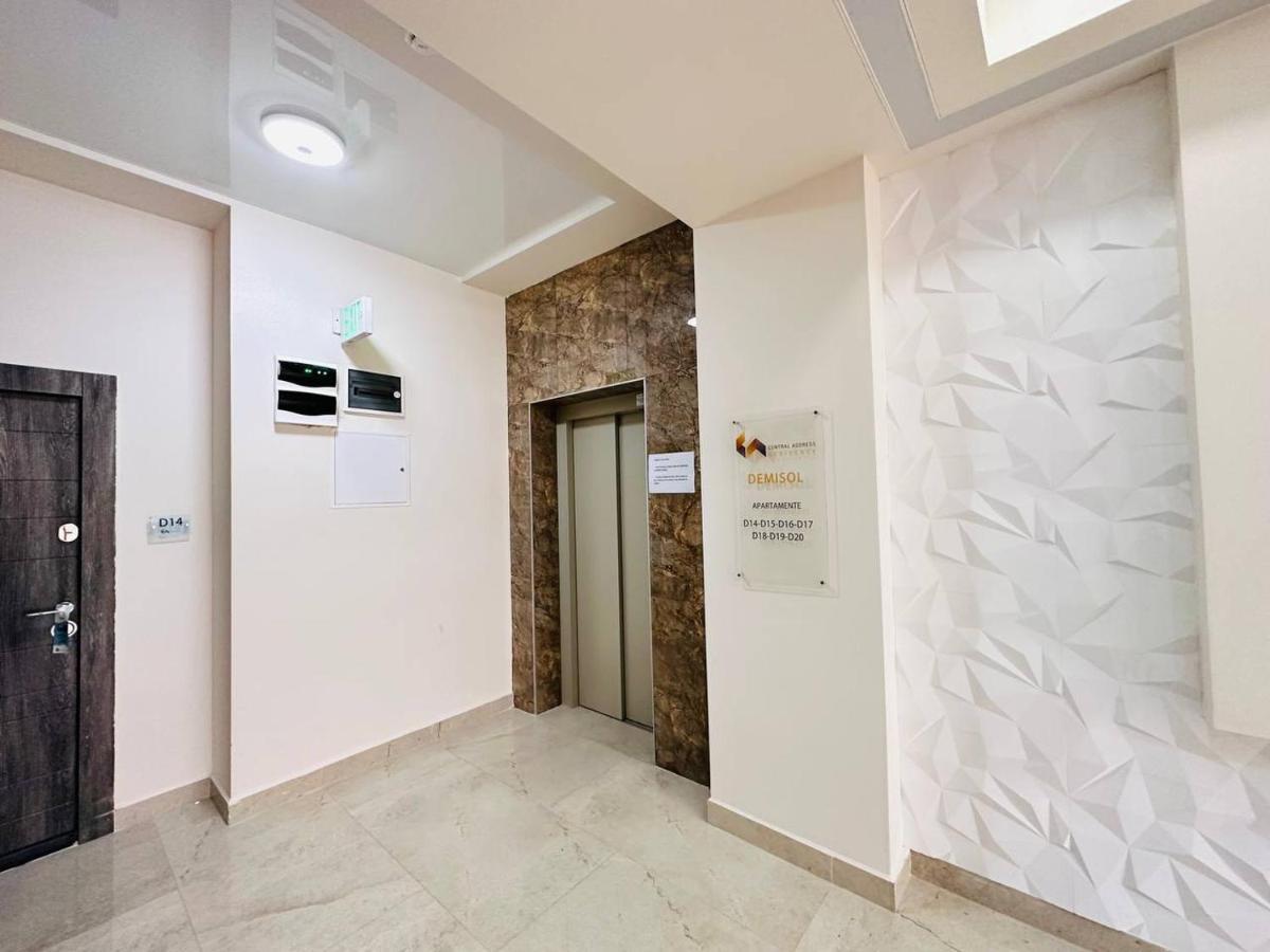Happy Studio By Rh Living Bucarest Esterno foto