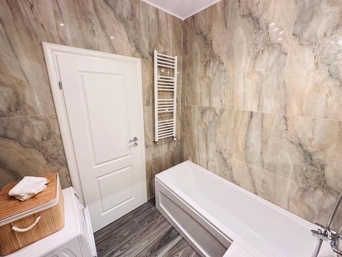 Happy Studio By Rh Living Bucarest Esterno foto